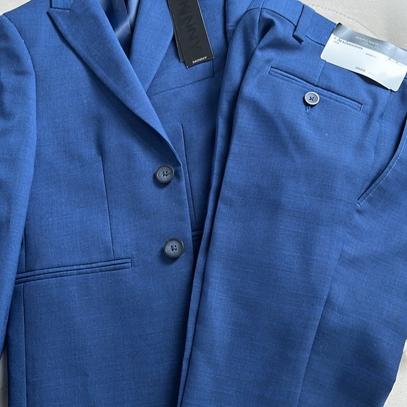 Andrew Marc 2 piece suit size 8 - Picture 3 of 5